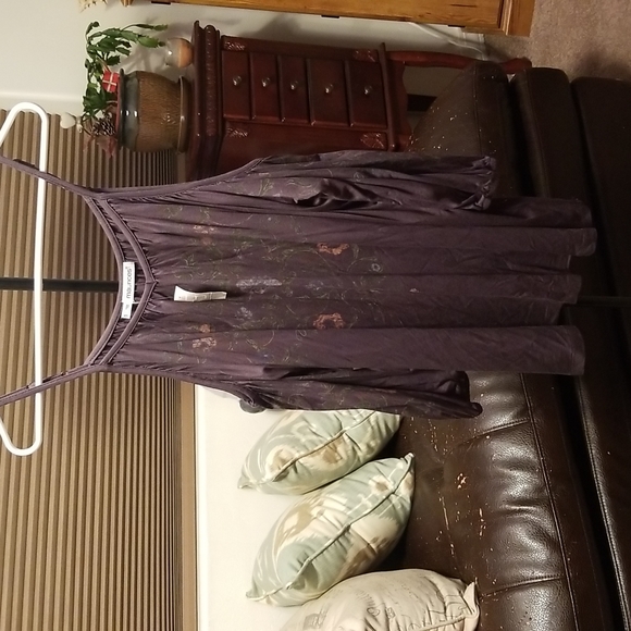 Maurices Tops - Maurices cold shoulder top. Charcoal gray/floral. 1x. NWT.
